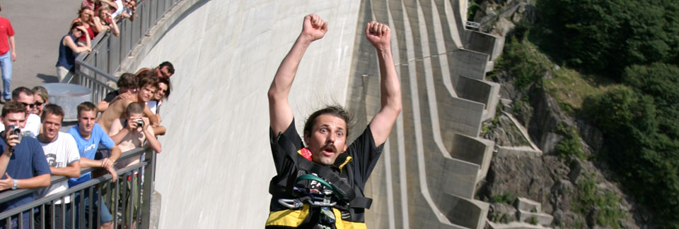 /en/bungy-gallery/bungy-jumping-back