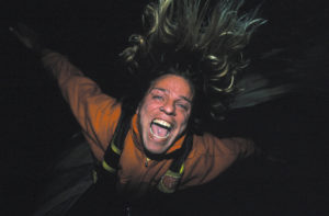 007 Nachtsprung - Bungy Jump in der Nacht von der Bungy Jump Anlage im Verzascatal | Trekking Team AG