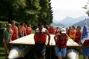 Katamaranflossbau als Teambuilding | Trekking Team AG