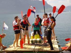 Katamaranflossbau als Teambuilding | Trekking Team AG