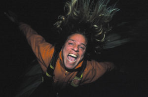 007 Nachtsprung - Bungy Jump in der Nacht von der Bungy Jump Anlage im Verzascatal | Trekking Team AG