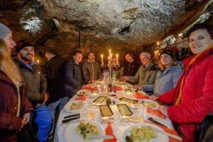 Feines Höhlen-Raclette | Trekking Team AG