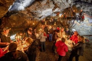 Gemütliches Raclette im Hölloch | Trekking Team AG