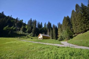 Berghaus Pragelblick in idyllischer Landschaft